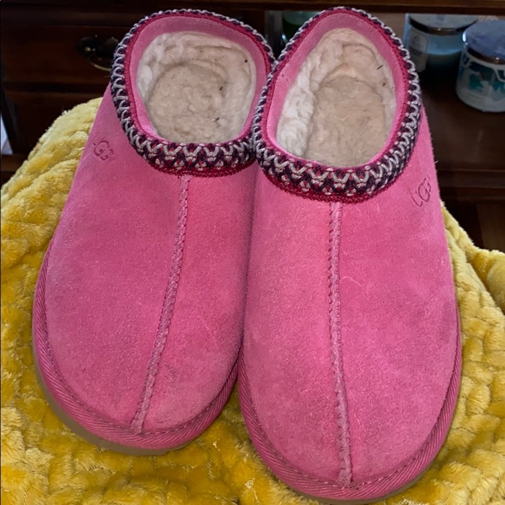 Kids size 4 ugg slippers